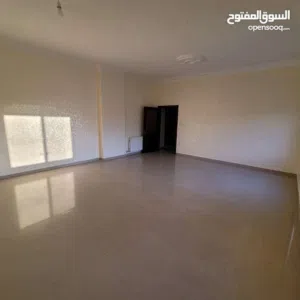 شقة طابقية للإيجار أو البيع، بناية الحاجبي رقم 13 خلف المستشفى السعودي، شارع قفقفا ، خلدا، عمان
