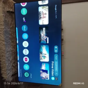 شاشة جديدة وسوني فور مع اكسسوارات شوف الوصف قابل لي التفاوض