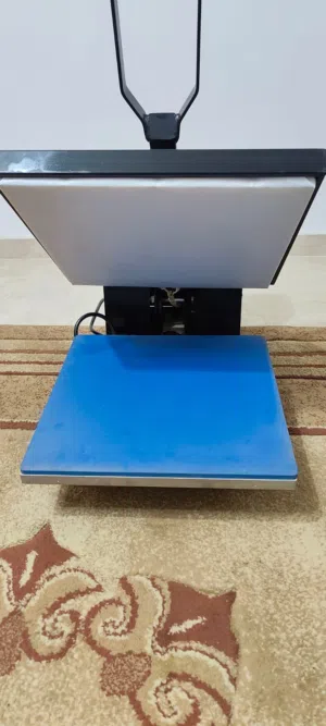 مكبس حراري مع بضاعة