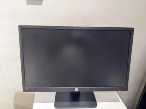 21.5" HP monitors for sale  in Al Riyadh