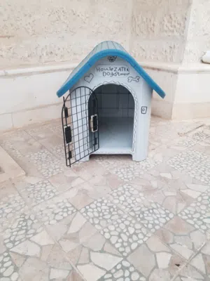 بيت كلب حجم وسط بحالة جيدة جدا