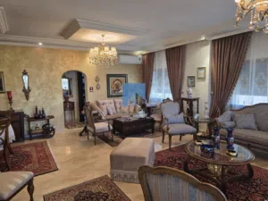 250 m2 4 Bedrooms Apartments for Sale in Amman Um El Summaq