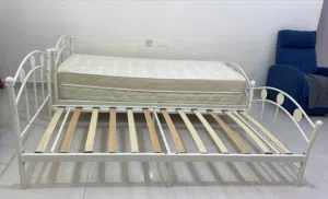 سرير اطفال حديد مع مرتبه