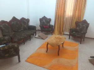 إعلان بيع طقم جلوس فاخر بحالة ممتازة