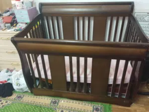 سرير أطفال خشبي في مكه