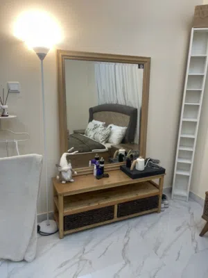 طاوله و منظره بحاله ممتازه