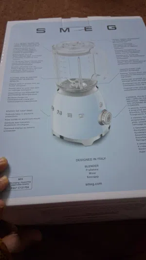 للبيع خلاط Smeg الأصلي – جديد بالكرتون