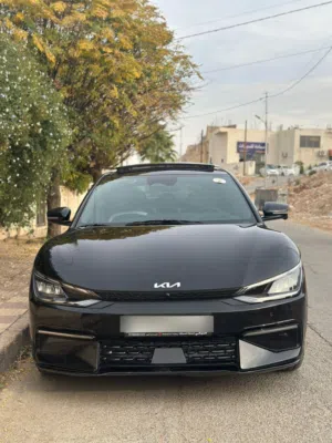 كيا EV6 2024 GT-Line AWD كهربائية  أسود مع تقنيات حديثة وميزات فاخرة 6000 km  فحص 4 جيد،
