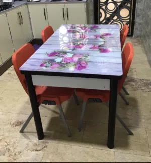 ميز طعام يتكبر ويتصغر