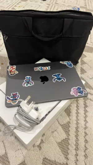 للبيع: MacBook Air M2 2022