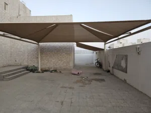 مظلة سيارات تكفي لسيارتين
