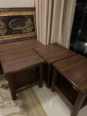 طاولة وسط وثلاثه جانبيات