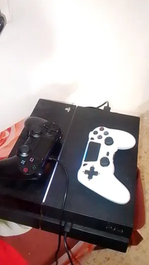 بلايستيشن 4 بحاله نضيفه جداً