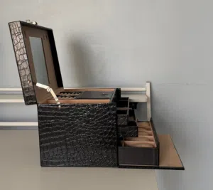 صندوق مجوهرات فاخر جلد / Leather jewellery box