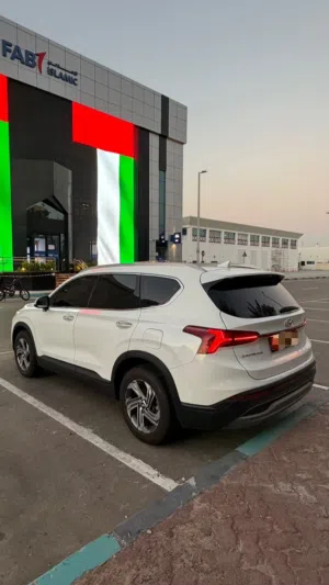 Hyundai Santa Fe Premium Plus 2024 مطلوب 90ألف درهم قابل للتفاوض نظيفة ماشيه(107000)ماعليها اي حودا