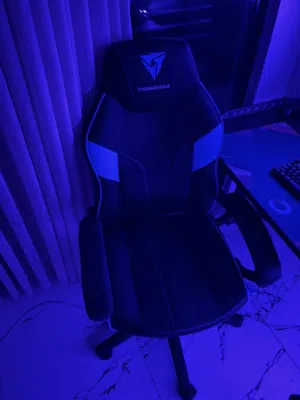 كرسي العاب نظيف ومريح مستخدم استخدام خفيف gaming chair for sale barely used