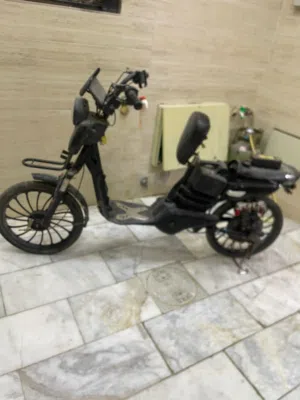 سلام عليكم دراجه شحن 4 بطاريات جدد استعمل قليل الدراجه مو شغاله