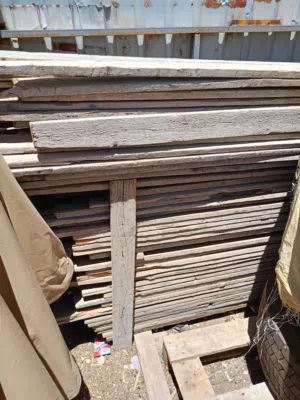 مواد بناء خشب طوبار لوحات و قرط و طبش مستعمل  للبيع بالمتر