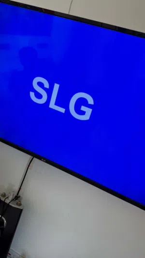 تلفزيون SLG مستعمل قليل الجهاز نضام سمارت ((المكان اربيل))