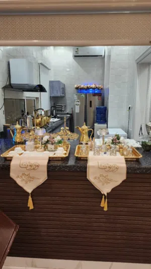 قهوجي ومباشرين ومباشرات صبابات مضيفات قهوجيات سماعات كوش مداخل عربية ملكه ديجيه كراسي وطاولات كشاف