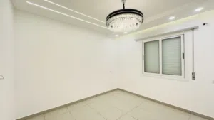 شقة تشطيب ممتاز للبيع السراج طريق المواشي قبل شارع البغدادي ومدرسة الغيران