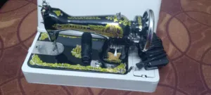 DESON.    ماكينة خياطة الفراشة ليست مستعملة كثيرا
