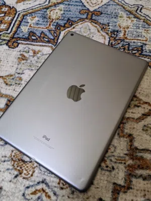 Apple iPad 128 GB in Al Dakhiliya