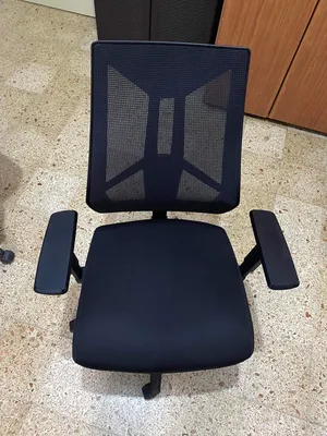 كرسي مكتب مستعمل شبه جديد