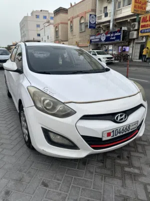 Hyundai i30 White 2014 good condition  beautiful hatchback car