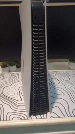 سوني فايف للبيع السوني نضيف ولم يفتح ابدا بحاله الوكاله ويجي معاه العاب... شوف الوصف