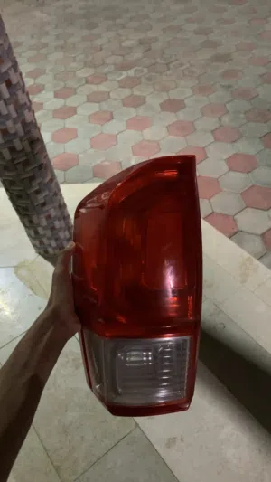 ليت تاكوما الخلفي يسار نظيف جداً بقواعده