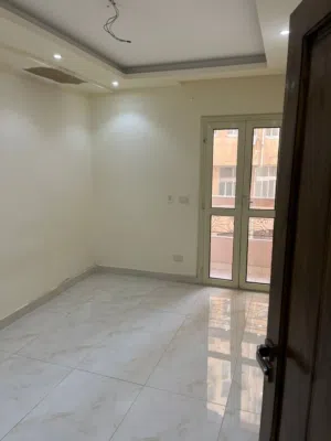 محطه كوبرى الجامعه بجوار مدارس الليسيه علي الترام