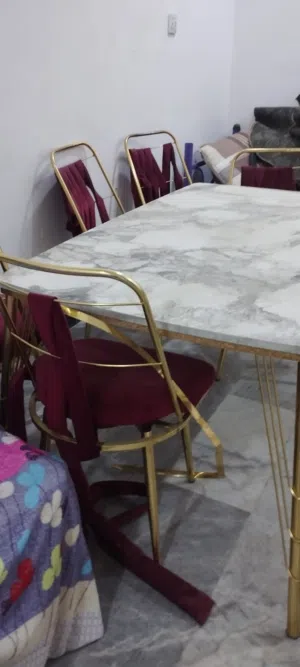 طاولة طعام مستعمله للبيع