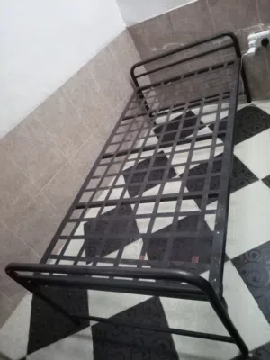 سرير حديد للبيع