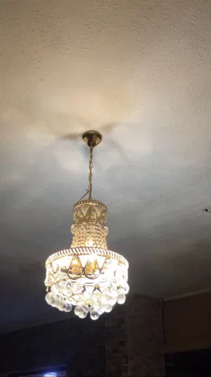 ثريات للبيع