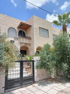 More than 6 bedrooms . 5+ Bathrooms . 420 m20