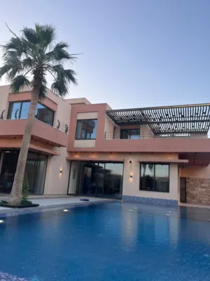مطلوب رووف او ستوديو جيد للسكن نظيف  و سباكته و حمامه جديد كامل للايجار لعرسان .