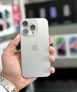 عرض خااص : iPhone 15 pro 128gb مع ضمان هاتف بحالة الوكالة نظيف جدا بدون اي مشاكل مع هديا و ملحقات