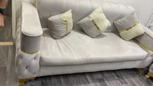 كنب فاخر 5 قطع مع طاولات زجاج – تصميم راقي ونظيف