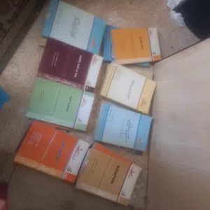 كتب عالم المعرفه سعر الكتاب نصف دينار و يختلف السعر علي كامل الكميه