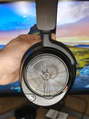 SteelSeries Arctis Nova Pro Wireless Multi-System Gaming Headset سماعه