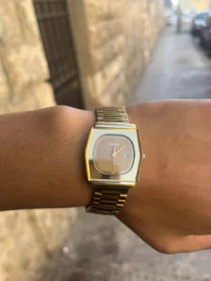 ساعه رادو الاصليه من الزمن الجميل عمرها 60سنه للبيع