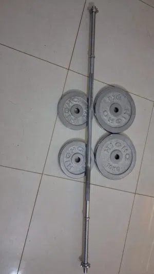 بار طويل مع أوزان عشره وخمسه كغم