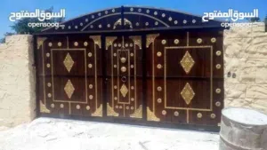 ابواب حديد  شبابيك المنيوم مراجيح اثاث مدرسي ابواب خشب