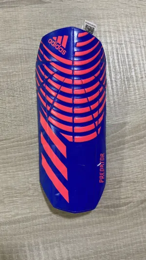 للبيع واقي ساق كرة قدم Adidas Predator