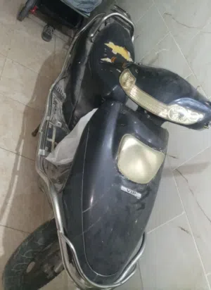 سكوتر كهربا للبيع وكالة موجود معو بطاريات بس بدها كهربجي يجمعها سعرها 500 دينار