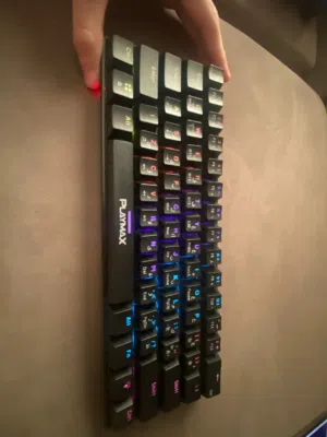 كيبورد قيمنق ميكانيكل Play Max بسويتش أزرق وأكثر من 50 شكل إضاءة RGB  حياكم