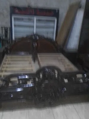 غرفة نوم مع تخت لاتية بلوط زان مع كوميدانات بدون تواليت للبيع