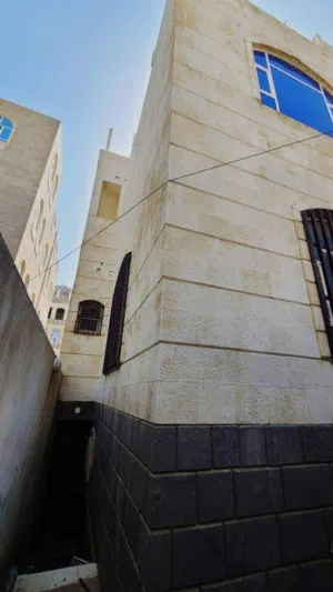 فيلا عرطه في بيت بوس  صاحبها مغترب قريب بيوت الاحلام بيت بوس سعر عرطه محتاااااج عمل خااص بسعر 360$