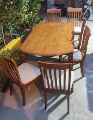 طاولة خشب ساج بحالة جيدة جدا Teak wood table in very good condition